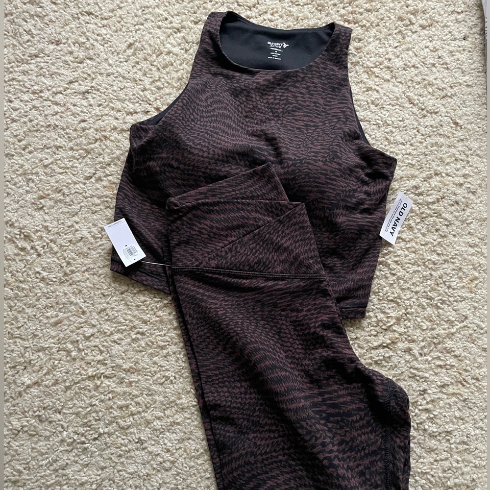 NWT Old Navy workout set size Medium.